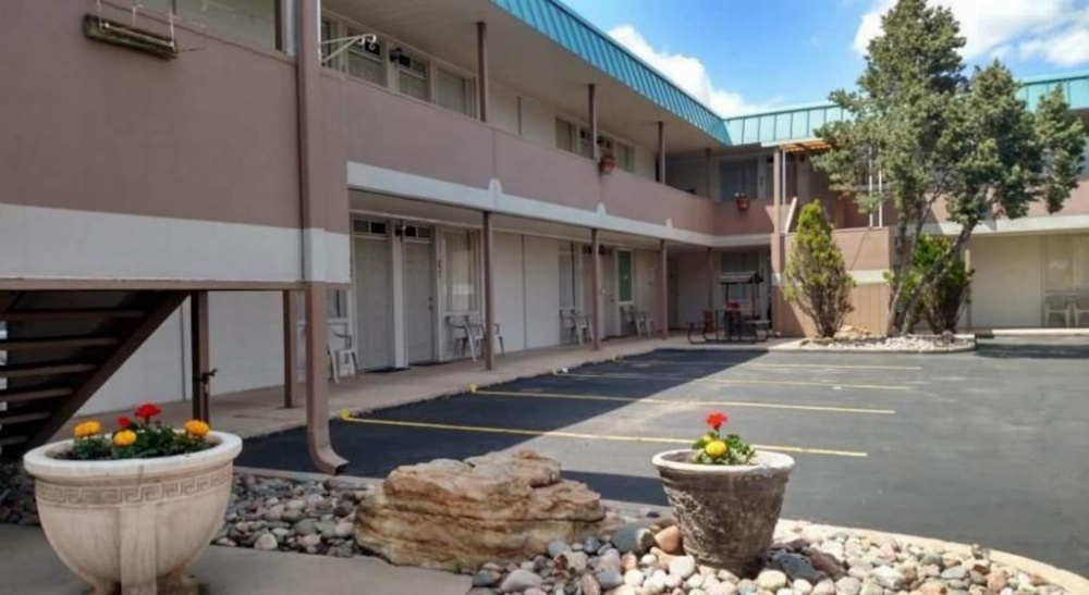 Modern Motel Main image