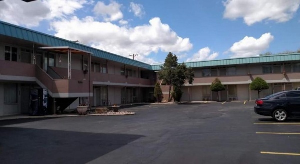 Modern Motel image 11