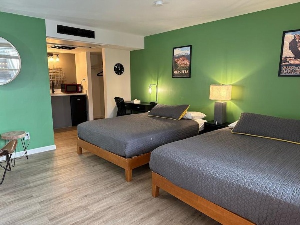 Modern Motel image 15