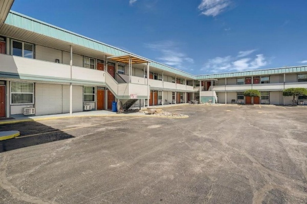 Modern Motel image 16