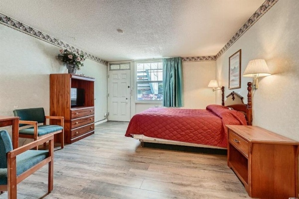 Modern Motel image 29