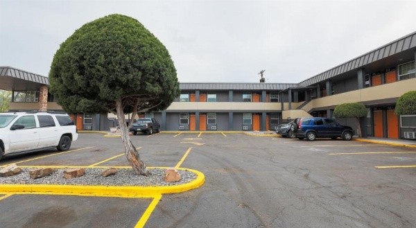 Modern Motel image 5